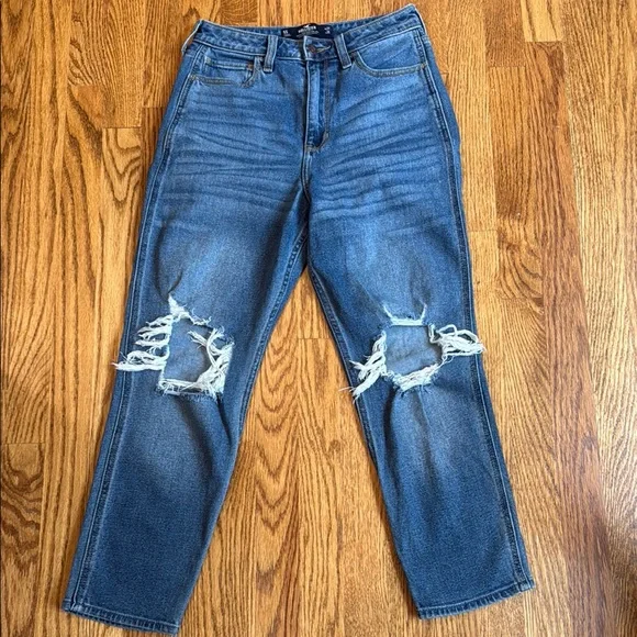Hollister ultra high-rise Mom Jean - Picture 1 of 3